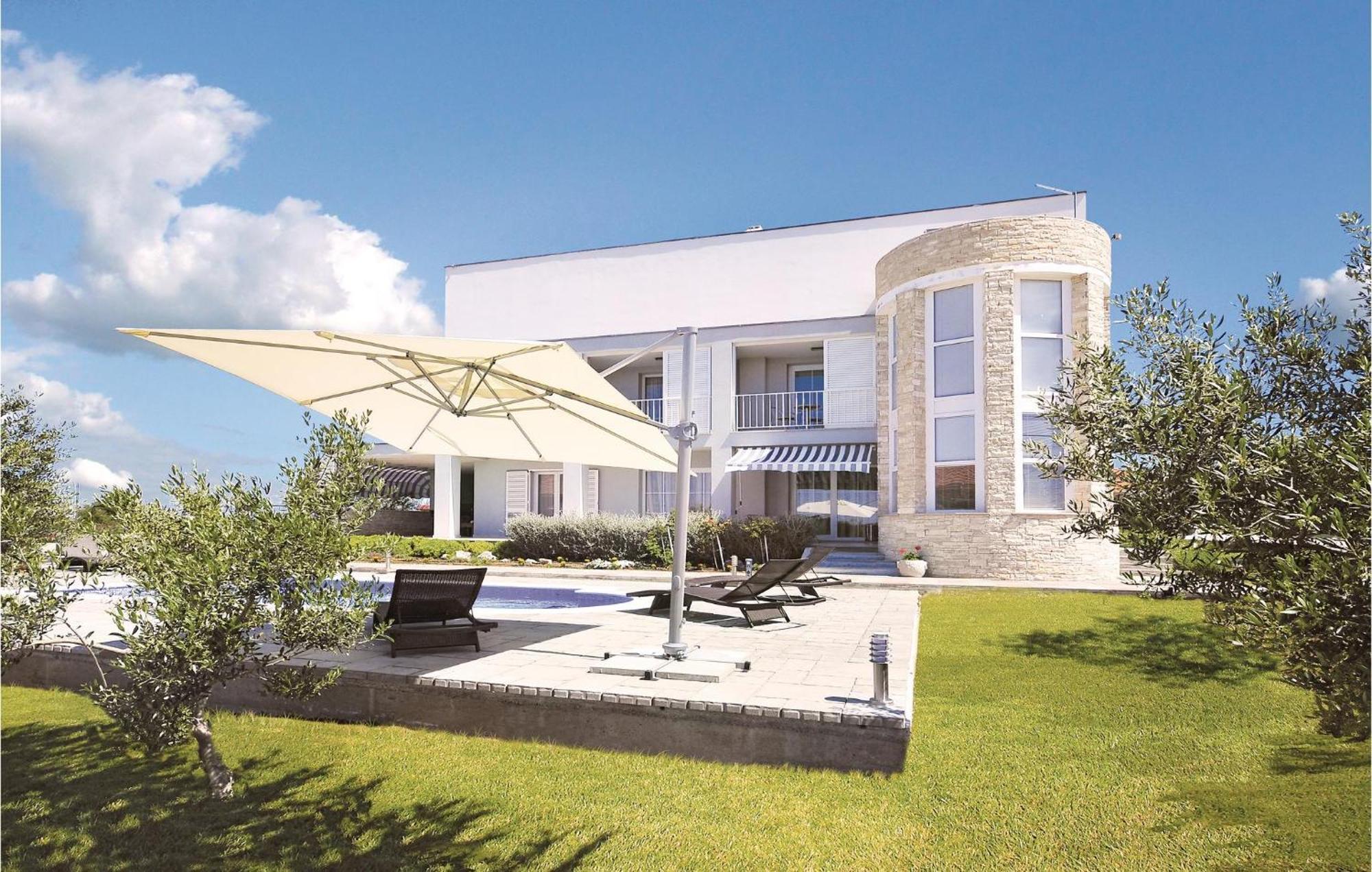 5 Bedroom Amazing Home In Debeljak Bagian luar foto