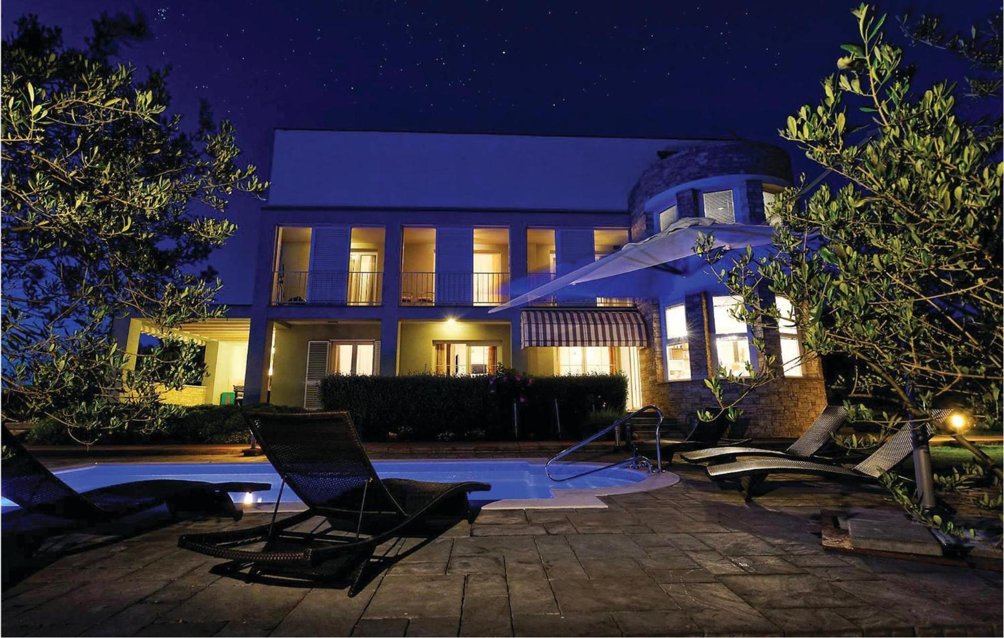 5 Bedroom Amazing Home In Debeljak Bagian luar foto