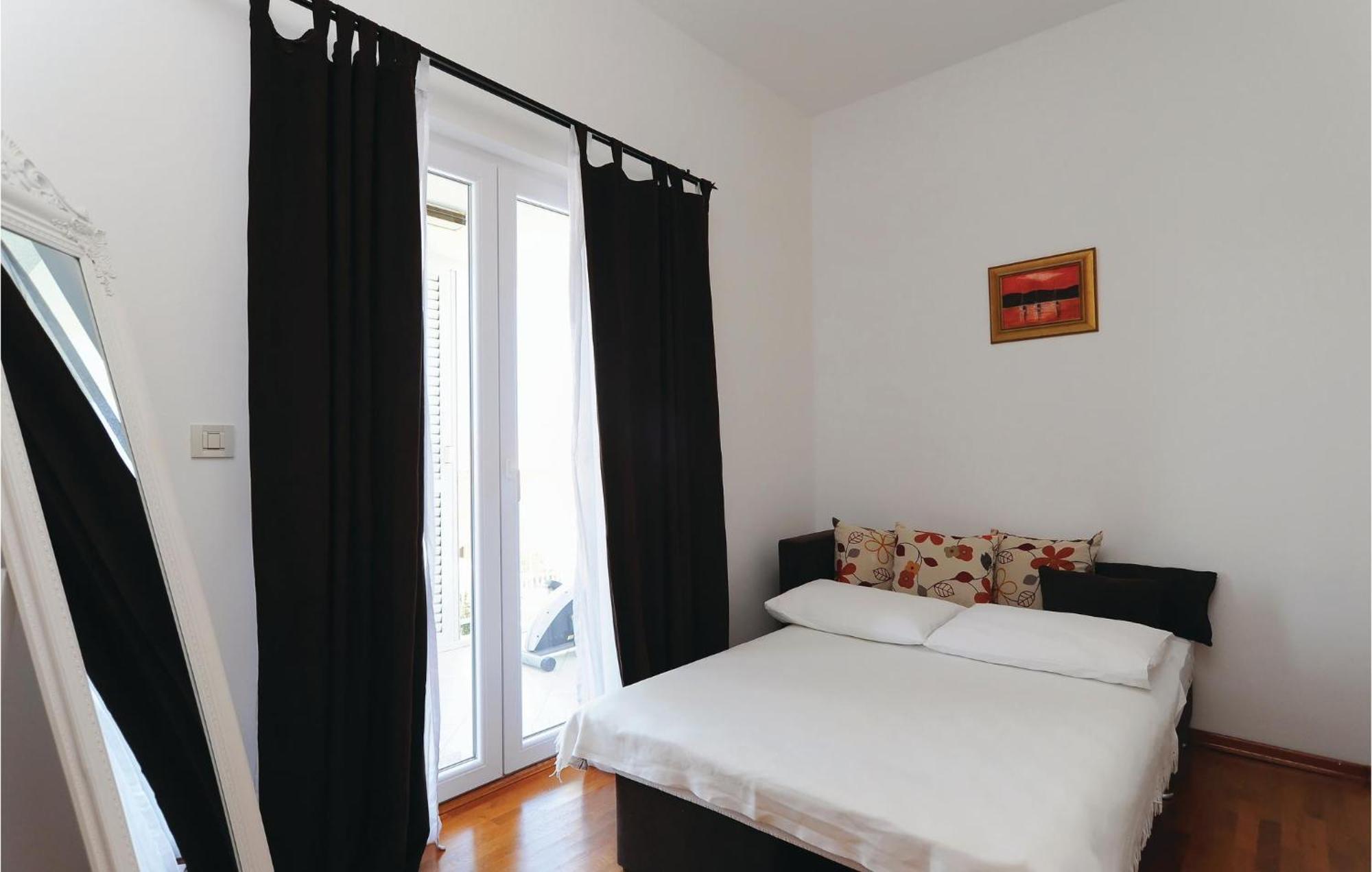 5 Bedroom Amazing Home In Debeljak Bagian luar foto